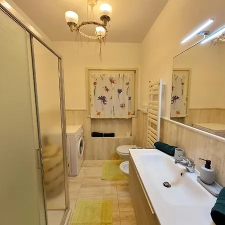 Garda Bilo Con Balcone E Garage Apartament *