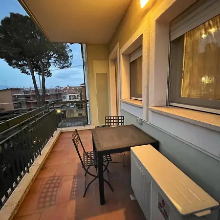 Garda Bilo Con Balcone E Garage Apartamento
