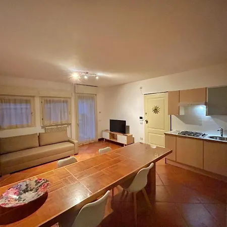Garda Bilo Con Balcone E Garage Apartamento